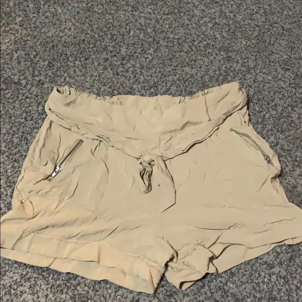 Maurice’s khaki color shorts